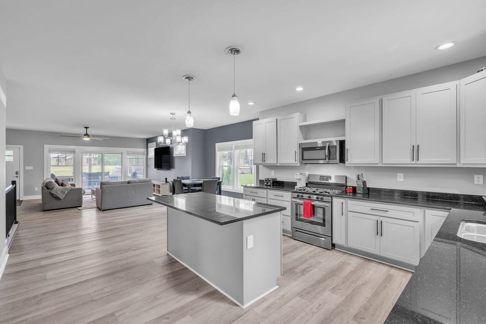 House, 4 Bedrooms | Private kitchen | Fridge, oven, coffee/tea maker, toaster