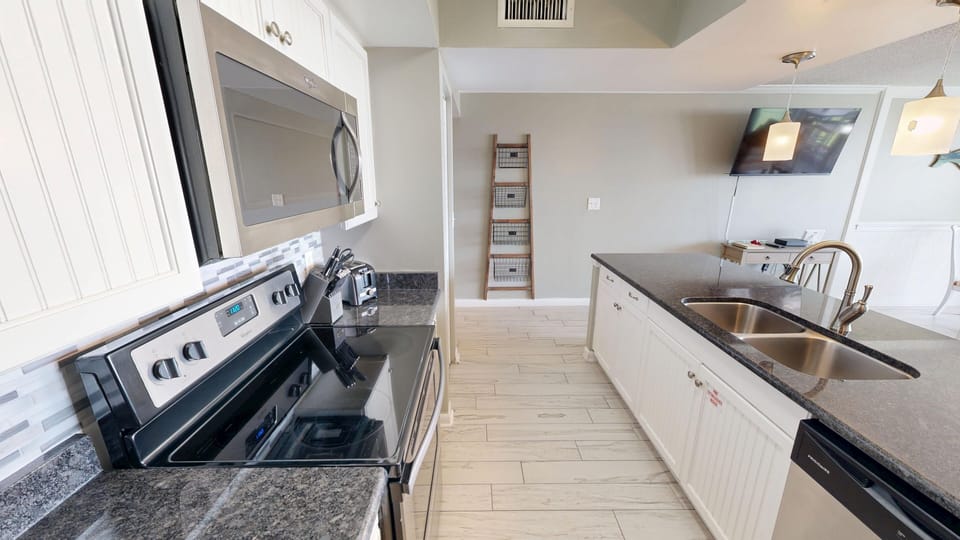 Condo, 1 Bedroom | Private kitchen | Coffee/tea maker, fridge, oven, toaster