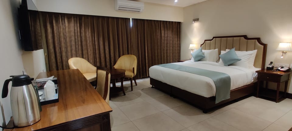 Superior Double Room, Park View | In-room safe, desk, laptop workspace, blackout drapes