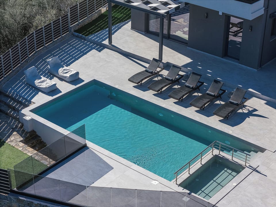 Cool down in the outdoor swimming pool featuring also a kid's pool.