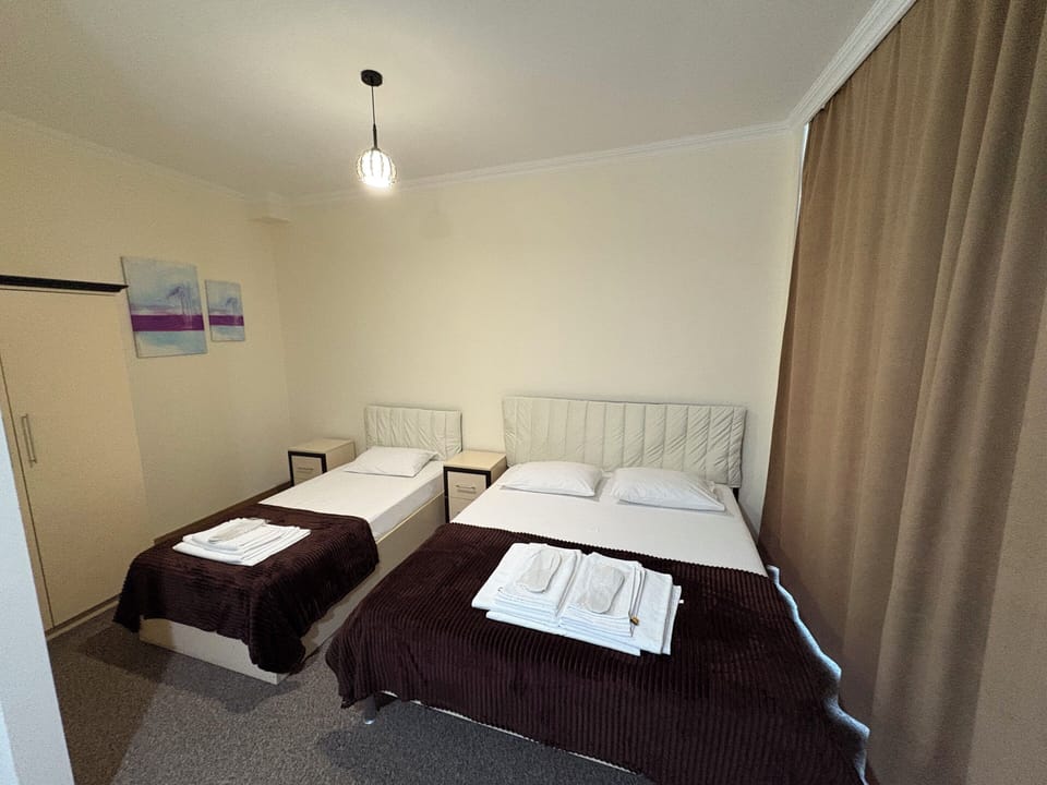 Deluxe Double Room | Laptop workspace, soundproofing, iron/ironing board, free WiFi