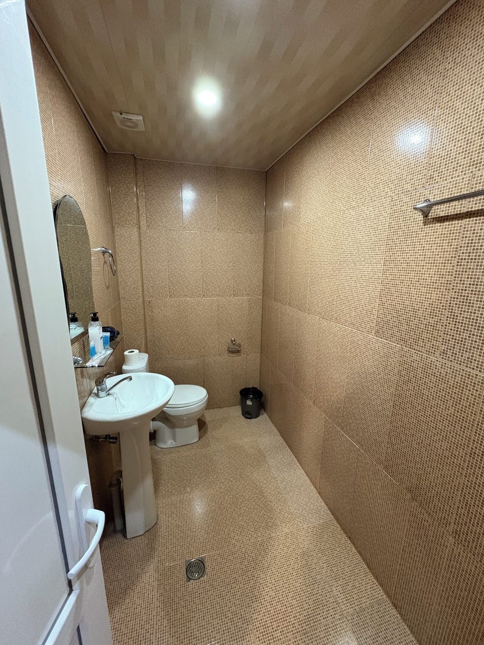 Deluxe Double or Twin Room | Bathroom | Hair dryer, bathrobes, slippers, towels