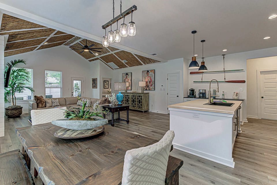 Open concept floor plan 