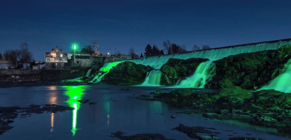 Les impressionnantes Chutes de Montmagny se trouvent à seulement 10 minutes du chalet. Un incontournable pour une promenade en soirée ou une sortie en famille.