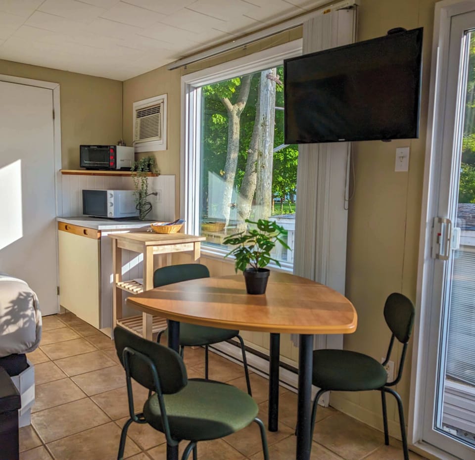 Partagez un repas tout en regardant votre émission préférée.