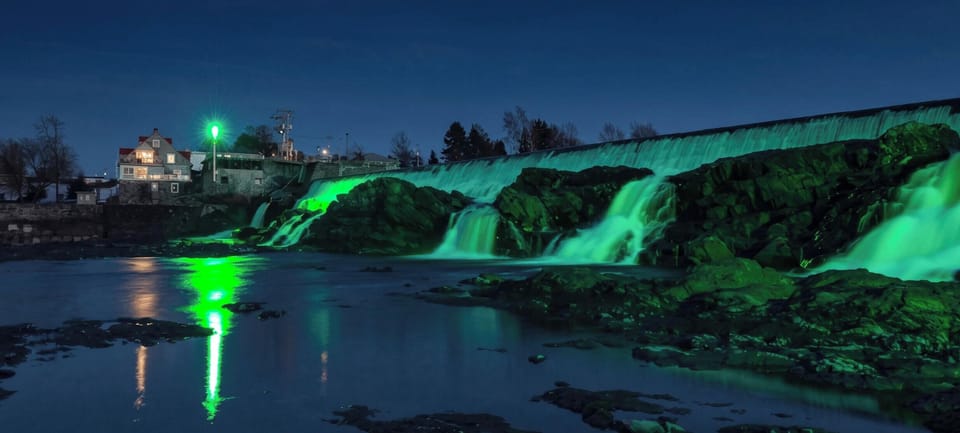Les impressionnantes Chutes de Montmagny se trouvent à seulement 10 minutes du chalet. Un incontournable pour une promenade en soirée ou une sortie en famille.