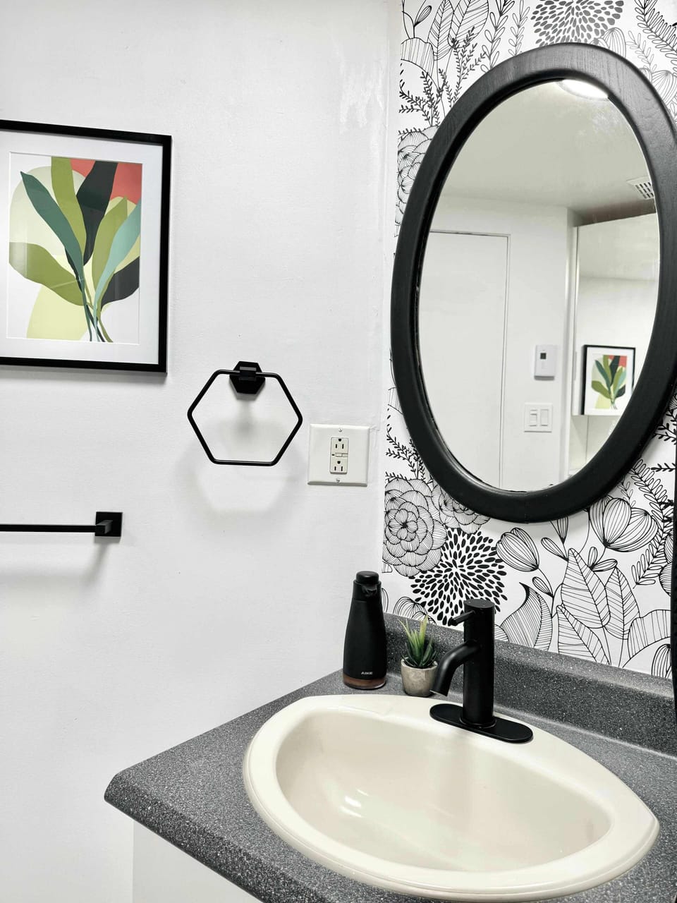 Oasis de salle de bain : Profitez d’une déco élégante et colorée pour un moment de détente et de fraîcheur absolu !