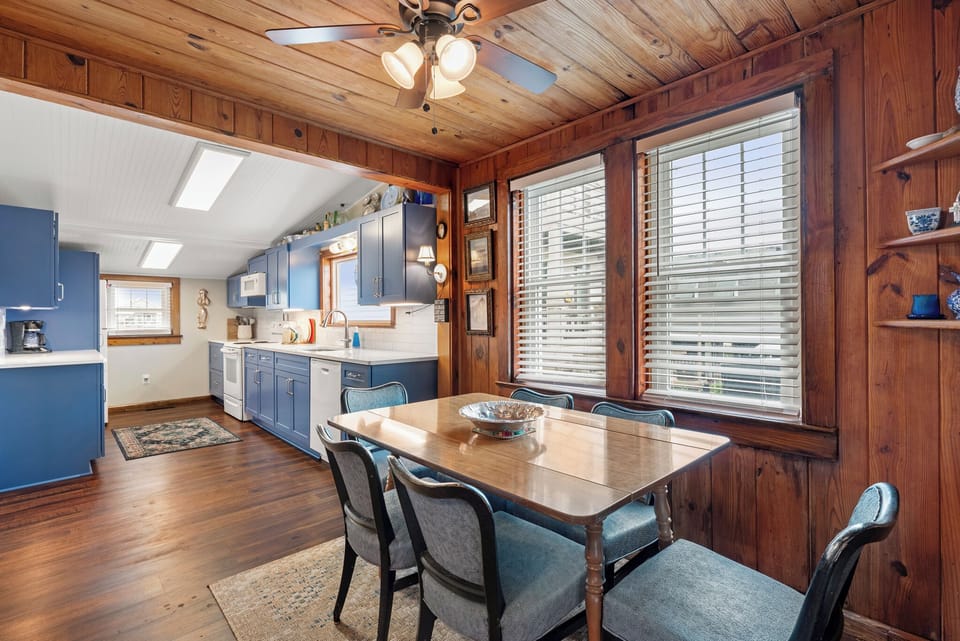 KDN2702: The Barn | Mid Level Dining Area