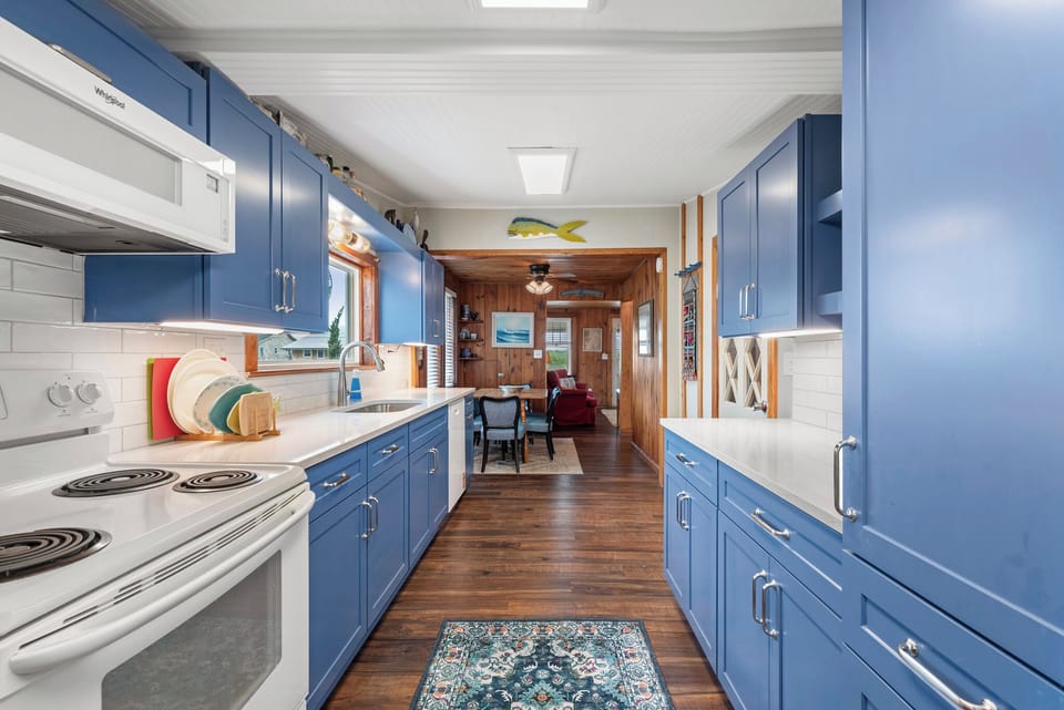 KDN2702: The Barn | Mid Level Kitchen