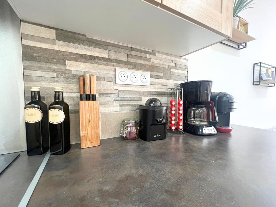 Classic House, Courtyard View | Private kitchen | Full-size fridge, microwave, oven, stovetop