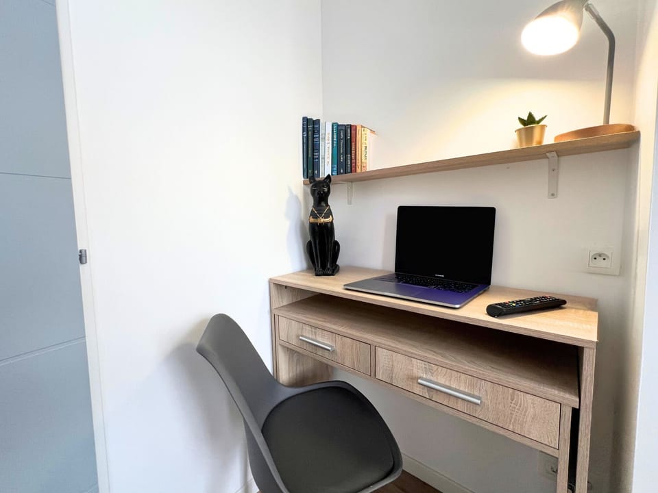 Classic House, Courtyard View | Desk, laptop workspace, iron/ironing board, free cribs/infant beds