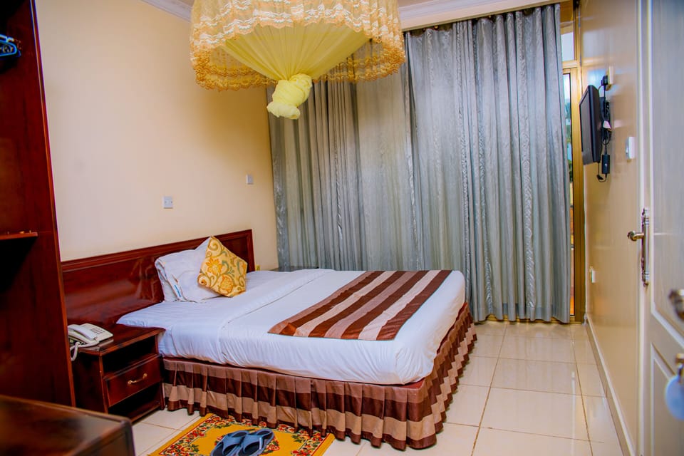 Single Room, Balcony | Desk, laptop workspace, iron/ironing board, WiFi (free)