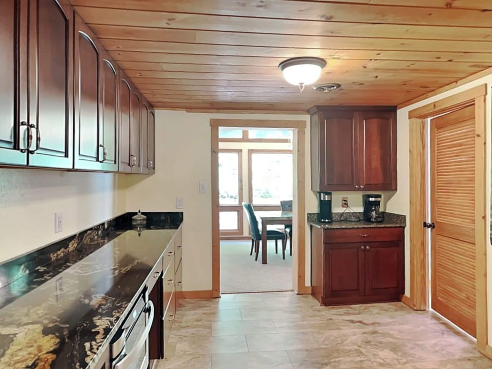 Studio (3 Bedrooms) | Property amenity