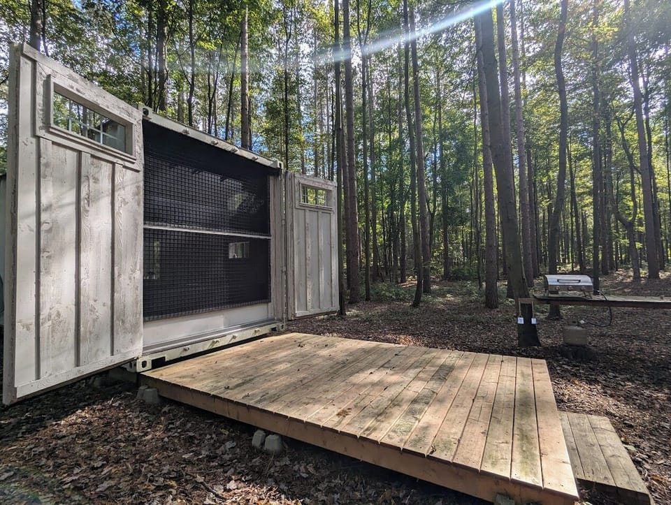 Double doors with mesh and screen - keep open at night for the best experience!