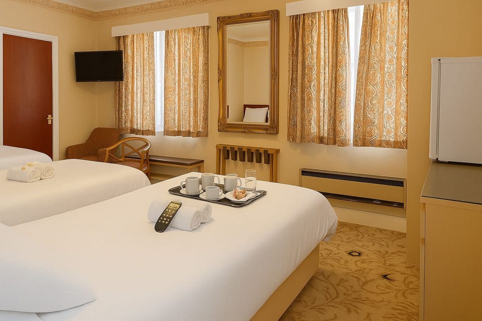 Standard Triple Room | Desk, soundproofing, free WiFi