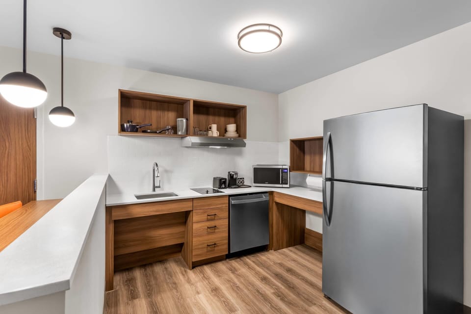 Room, 2 Queen Beds, Roll-in Shower, Non Smoking