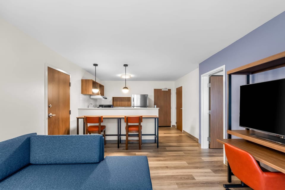 Room, 2 Queen Beds, Roll-in Shower, Non Smoking
