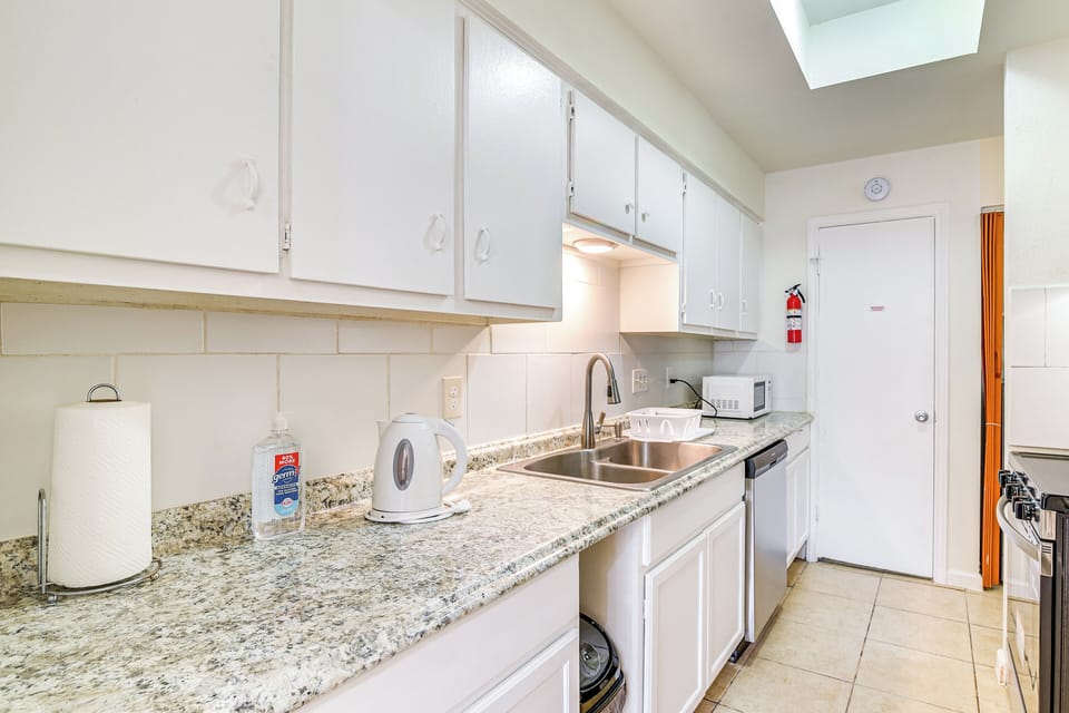 Kitchen | Kettle | Instant Coffee Provided | Cooking Basics
