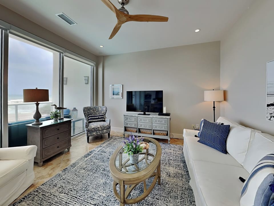 Condo (2 Bedrooms) | Property amenity