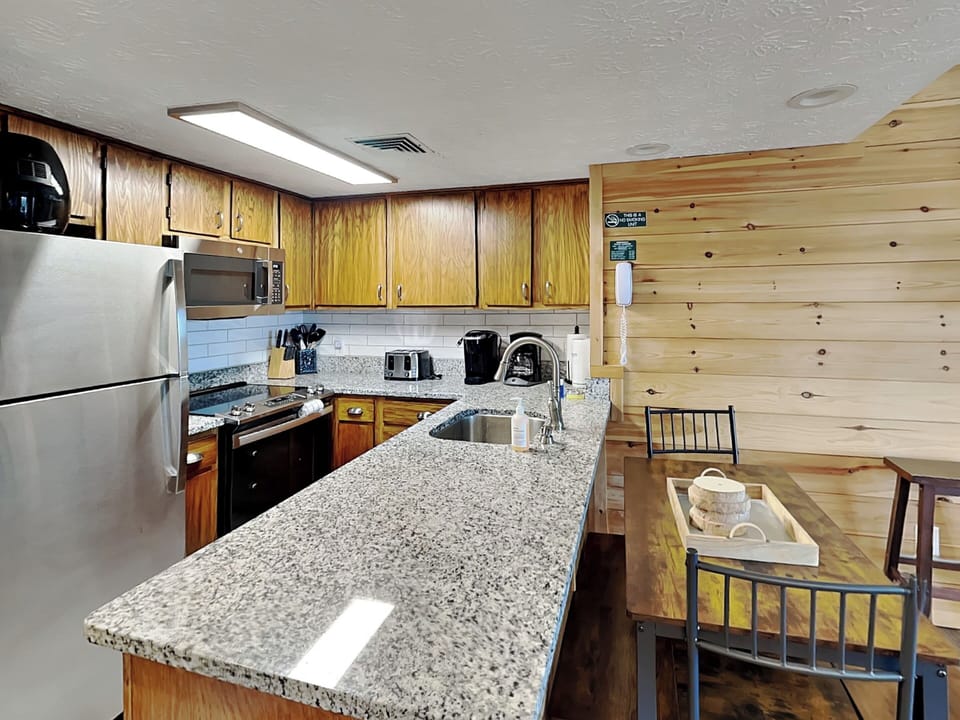 Condo (3 Bedrooms) | Property amenity