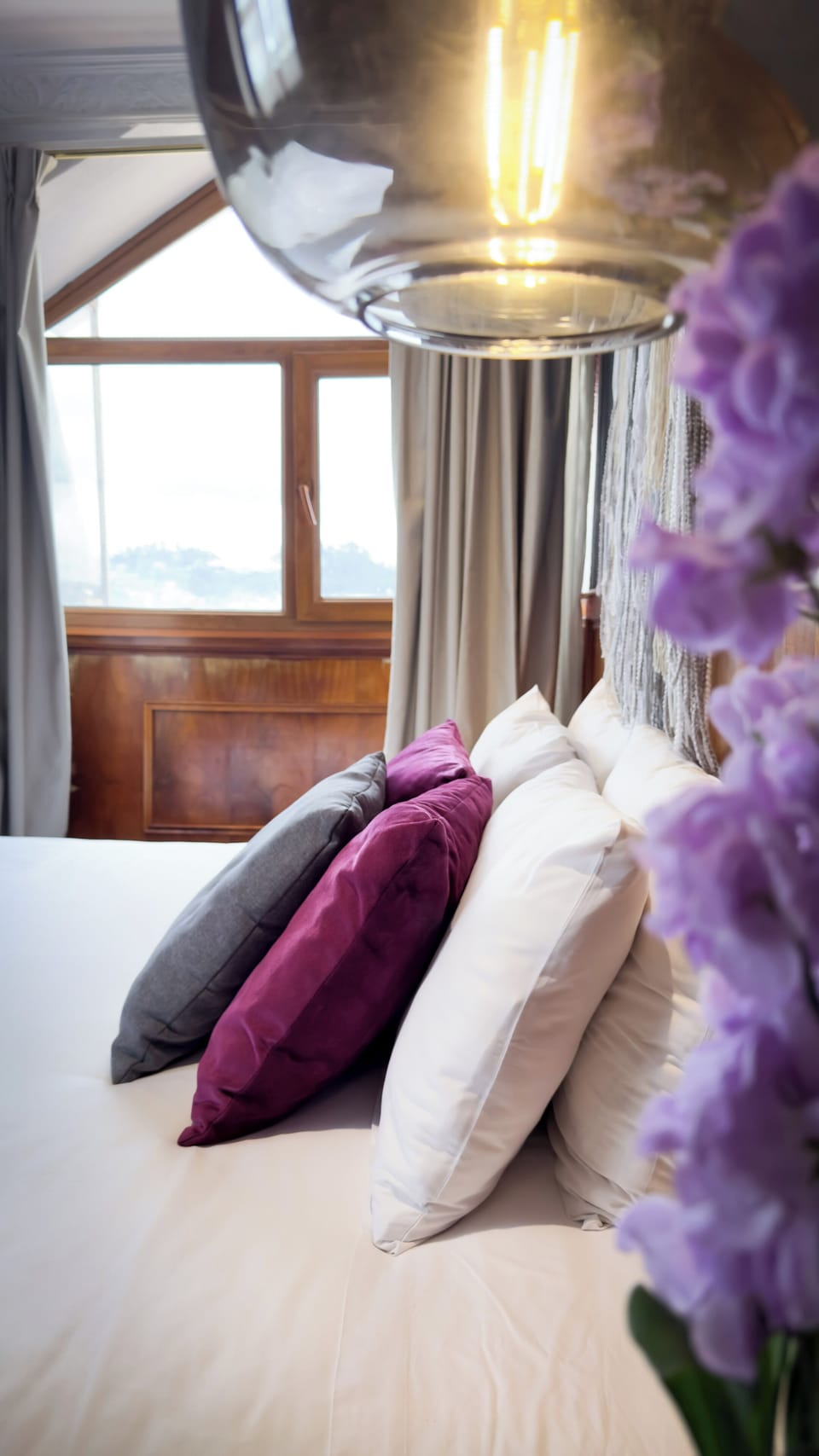 Deluxe Room | Hypo-allergenic bedding available, desk, laptop workspace, WiFi (free)