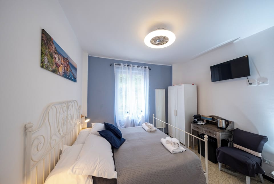 Comfort Double Room, Balcony, City View | Minibar, in-room safe, free WiFi, bed sheets