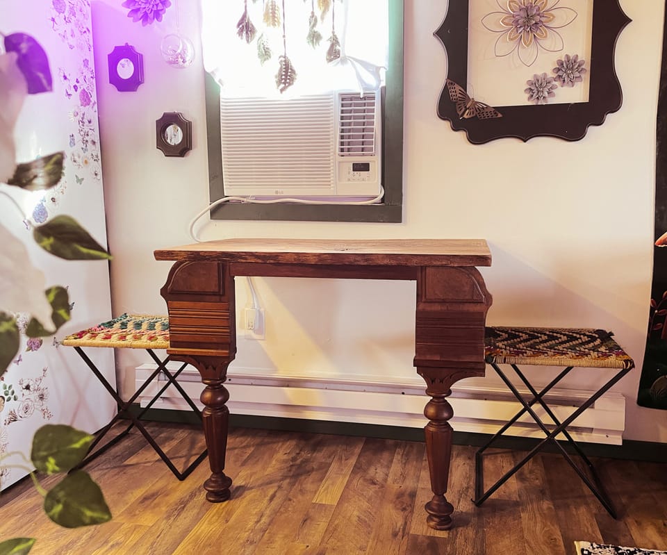 Small but effective dinner table.