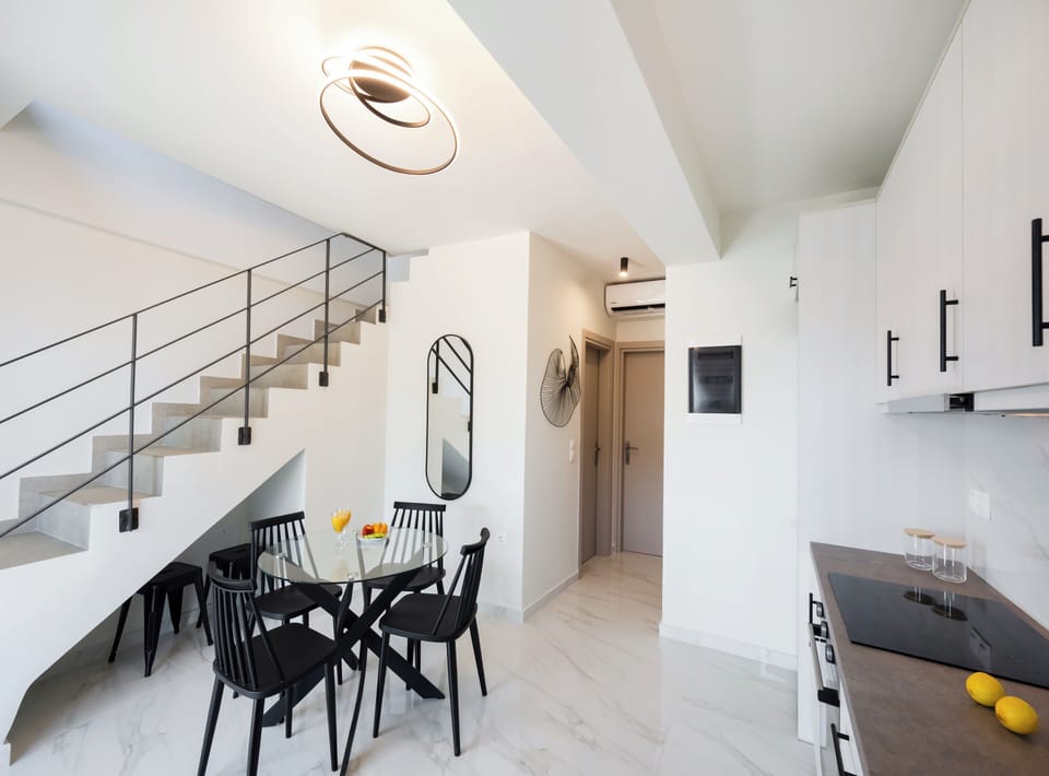 Deluxe Duplex, Sea View | Private kitchen | Electric kettle