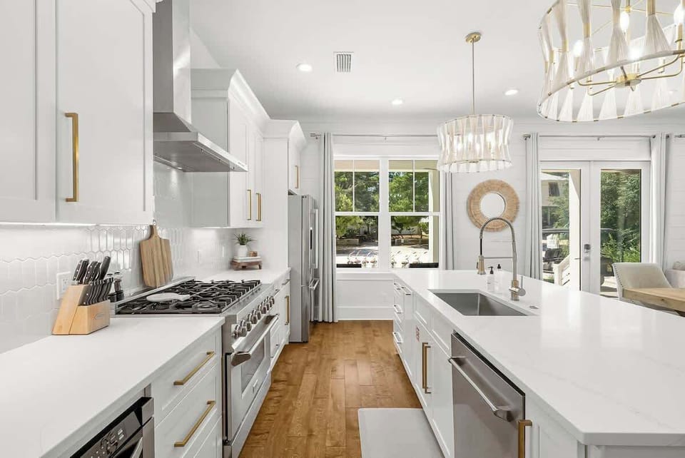 Enter the home into a gorgeous gourmet kitchen.