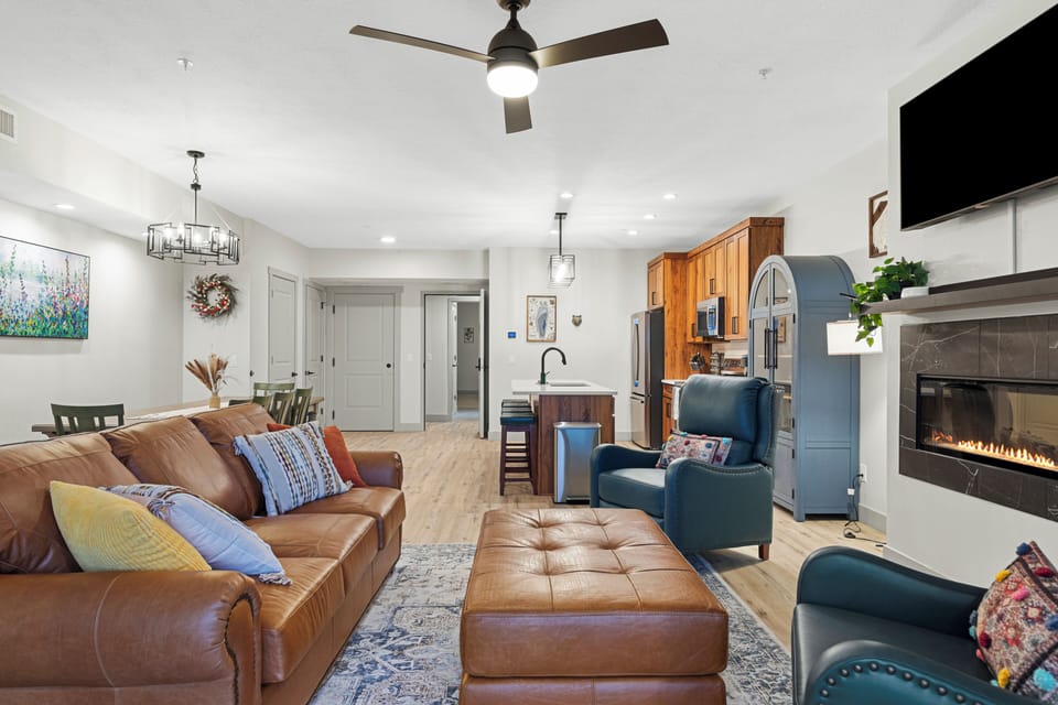 Family Room, Dining Room, & Kitchen (pull out couch sleeps 2)