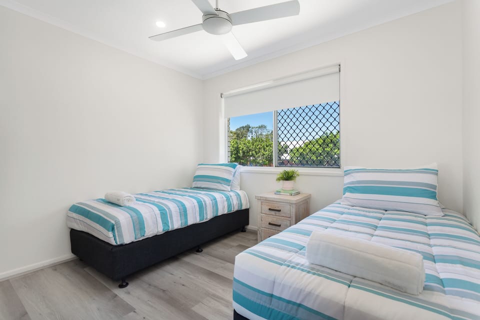 Bedroom 3 - 2x single beds