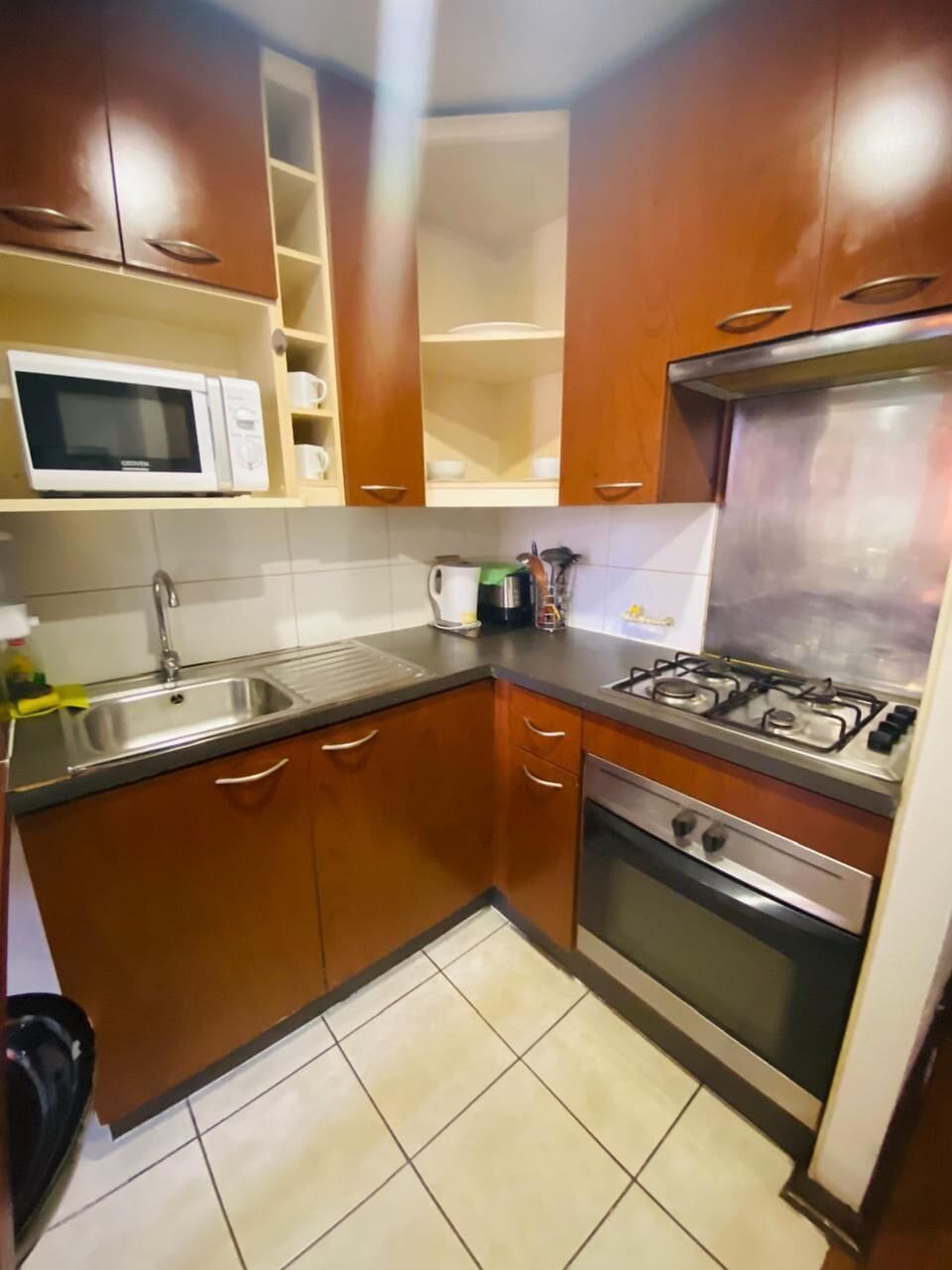 Basic Apartment | Private kitchen | Fridge, microwave, oven, cookware/dishes/utensils