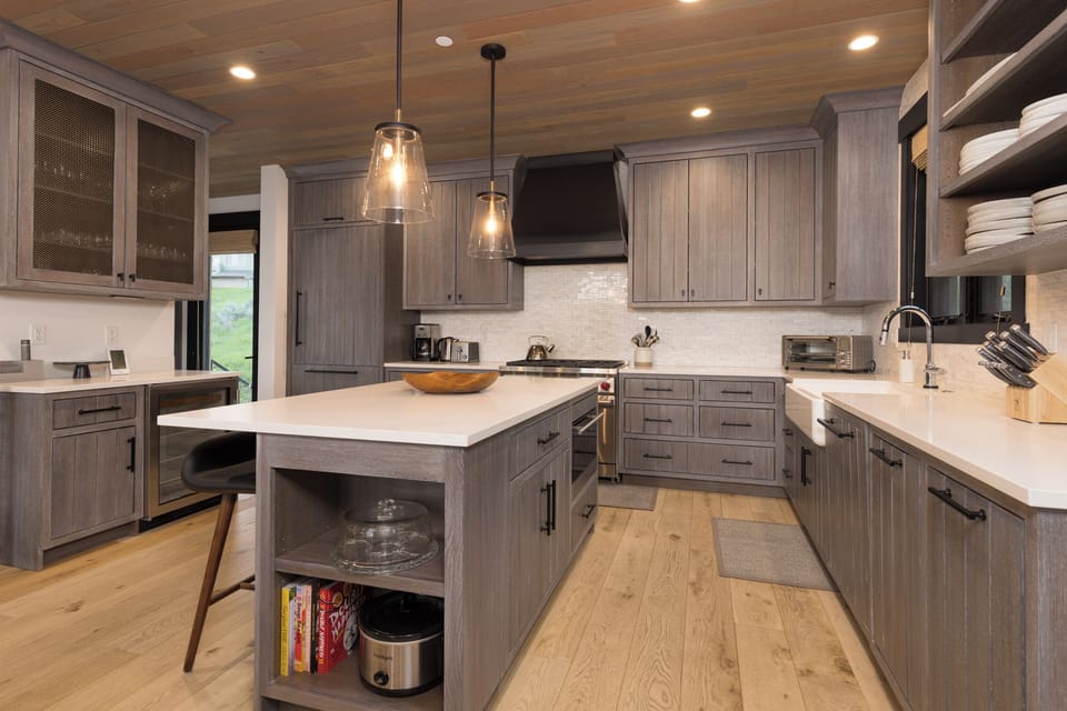 Lots of space to prepare your meals as a family | Main Level