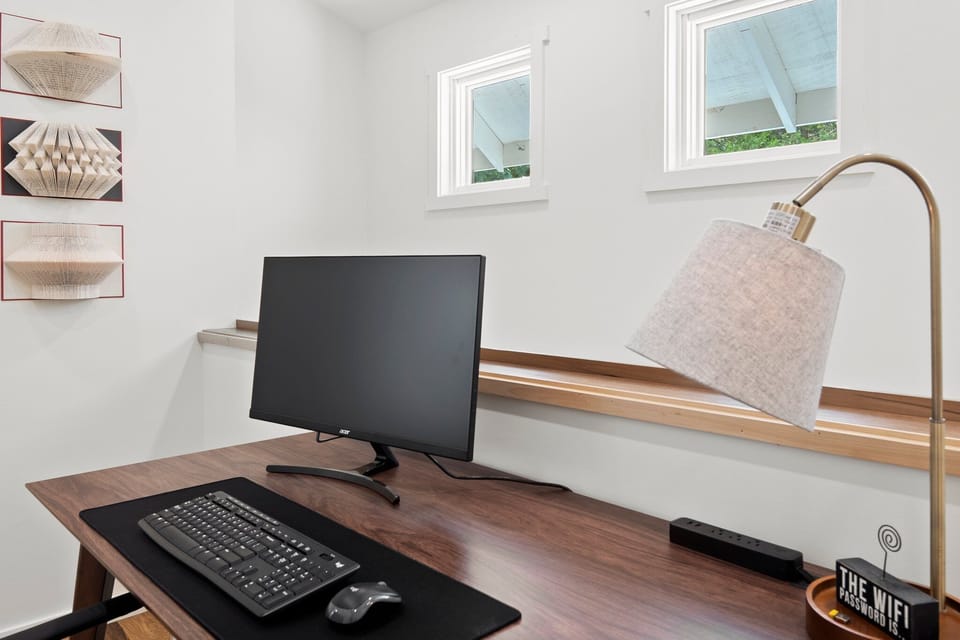 Workstation with wifi printer