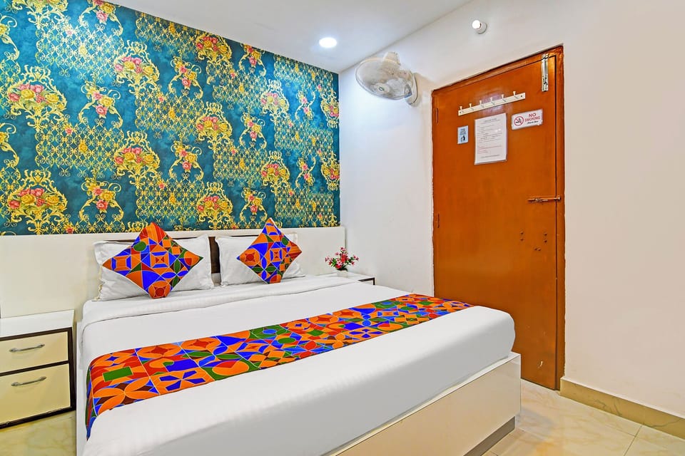 Egyptian cotton sheets, premium bedding, in-room safe, WiFi (free)