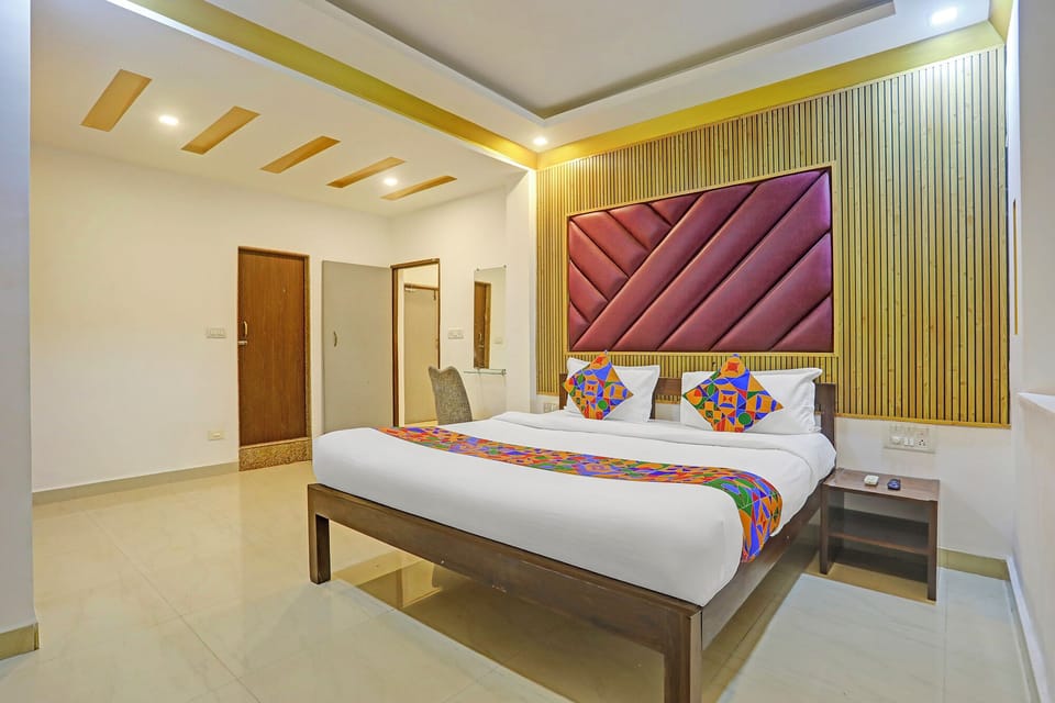 Egyptian cotton sheets, premium bedding, in-room safe, free WiFi