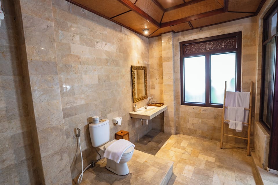 Superior Double Room | Bathroom | Shower, free toiletries, hair dryer, bathrobes