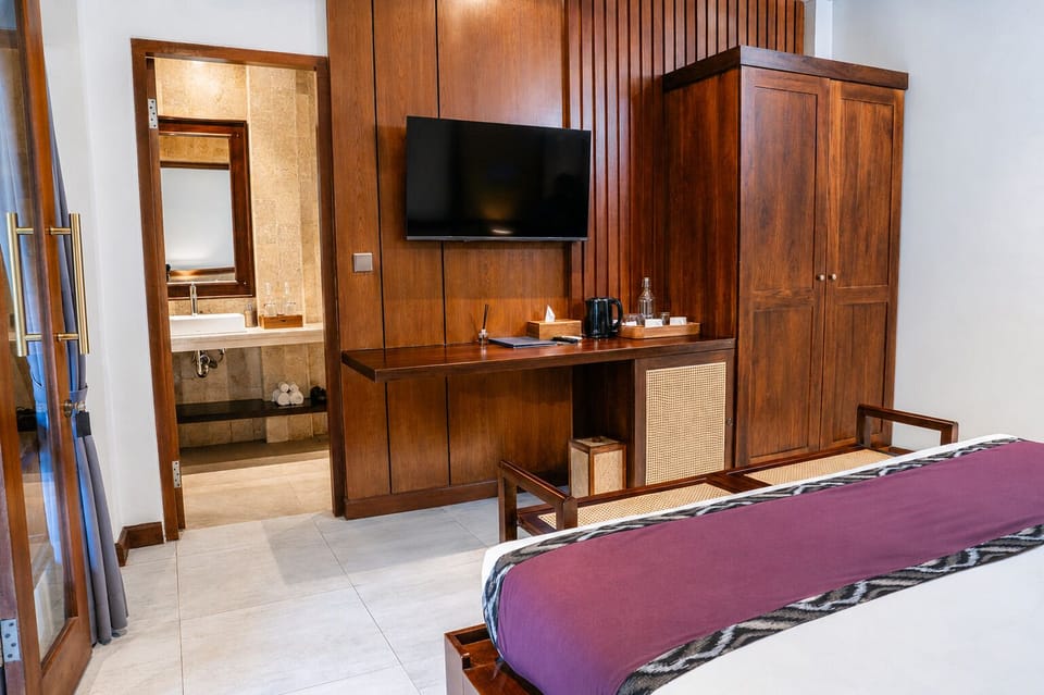 Standard Double Room, Patio | Minibar, soundproofing, iron/ironing board (on request), WiFi (free)