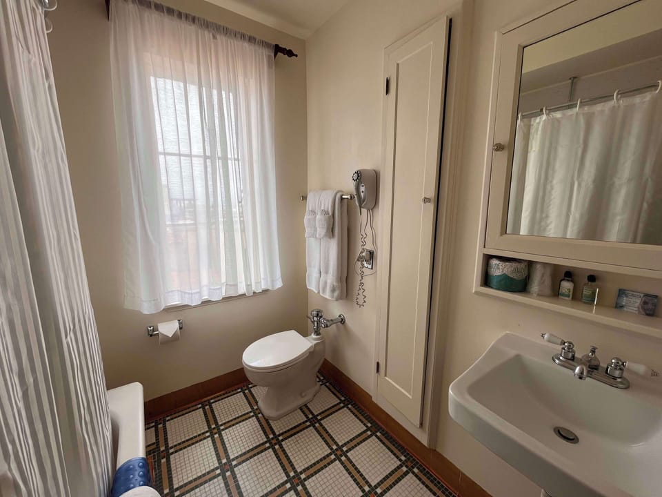 Premium bedding, individually decorated, iron/ironing board, free WiFi