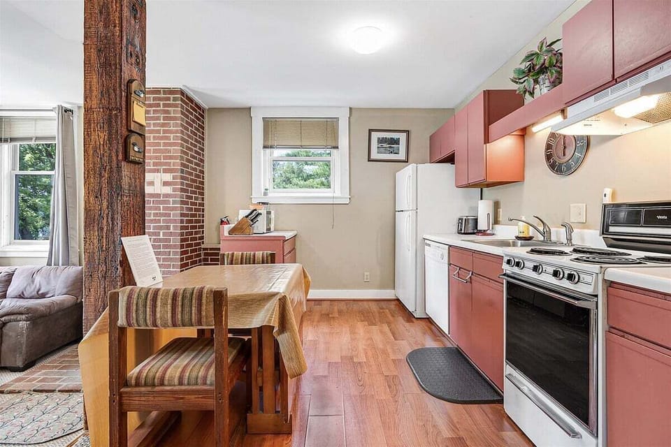 Dining/kitchen area