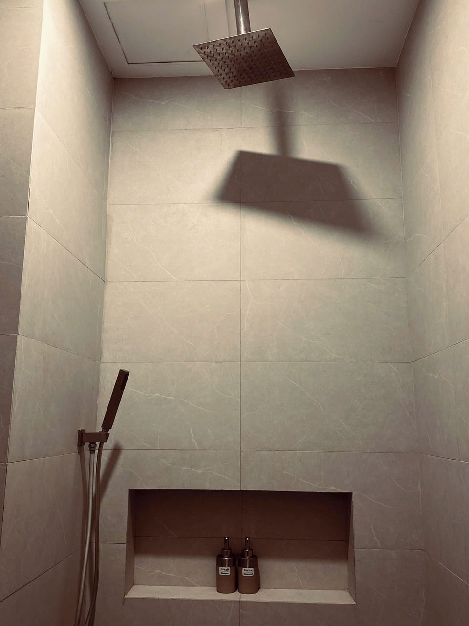 Double Room | Bathroom | Shower, hair dryer, slippers, bidet