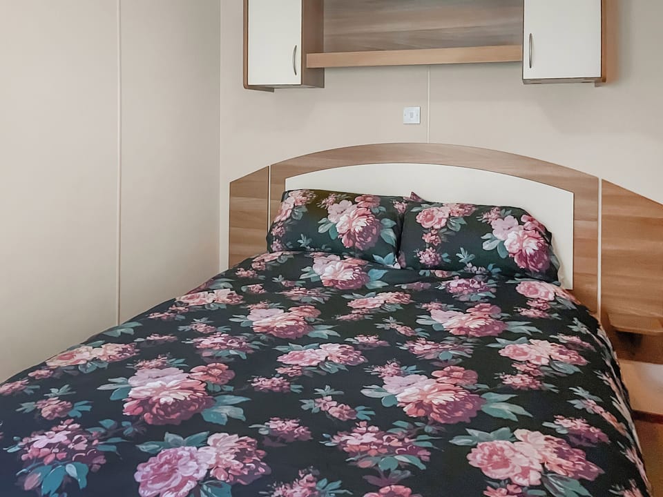 Double bedroom | Platinum - Creebridge, Newton Stewart