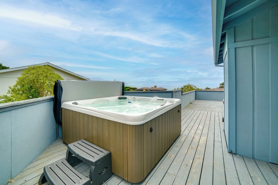 Private Deck | Hot Tub w/ Recliner