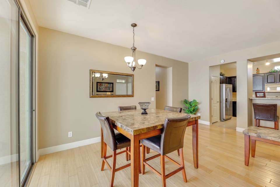 Dining Area | Dishware/Flatware Provided