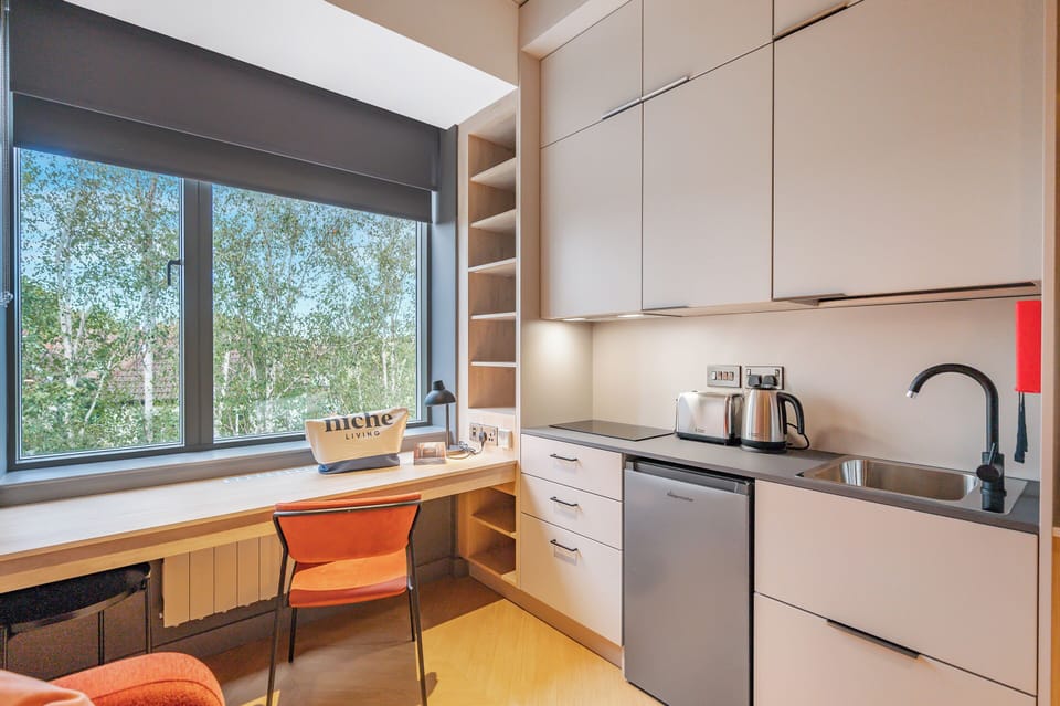 Studio | In-room safe, blackout drapes, WiFi (free)