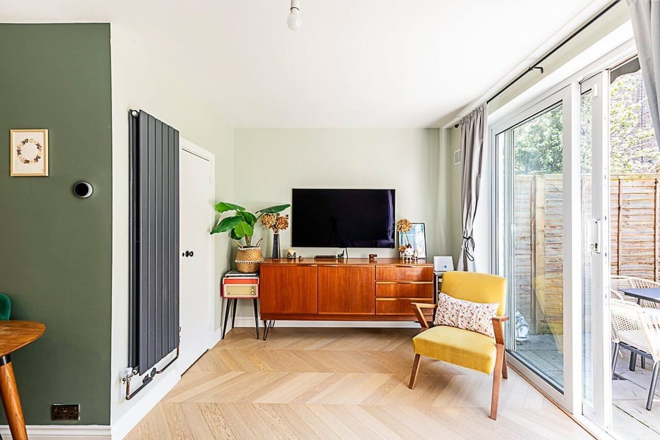 Apartment (Stylish Islington Garden Flat Sleeps ) | Living room | TV