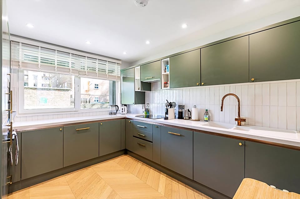 Apartment (Stylish Islington Garden Flat Sleeps ) | Private kitchen | Cookware/dishes/utensils