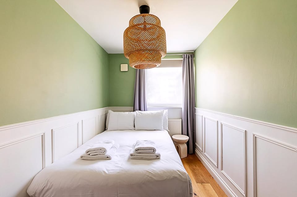 Apartment (Stylish Islington Garden Flat Sleeps ) | 2 bedrooms, cribs (surcharge), WiFi (free)