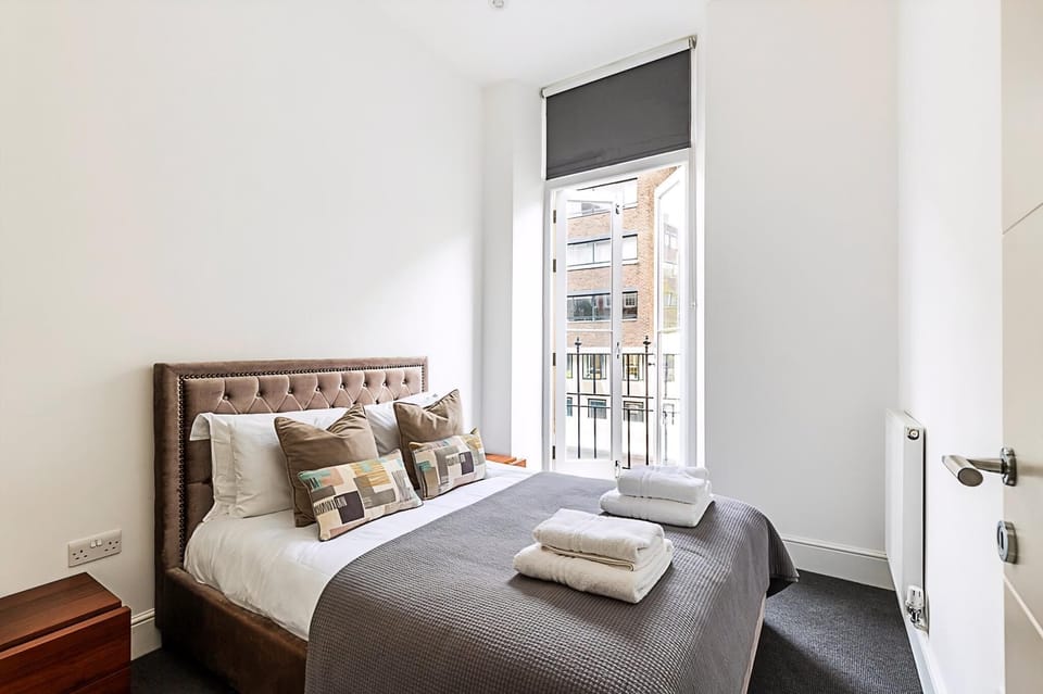 Apartment (Stylish Two-Bed Flat Near Oxford Circ) | 2 bedrooms, WiFi (free)
