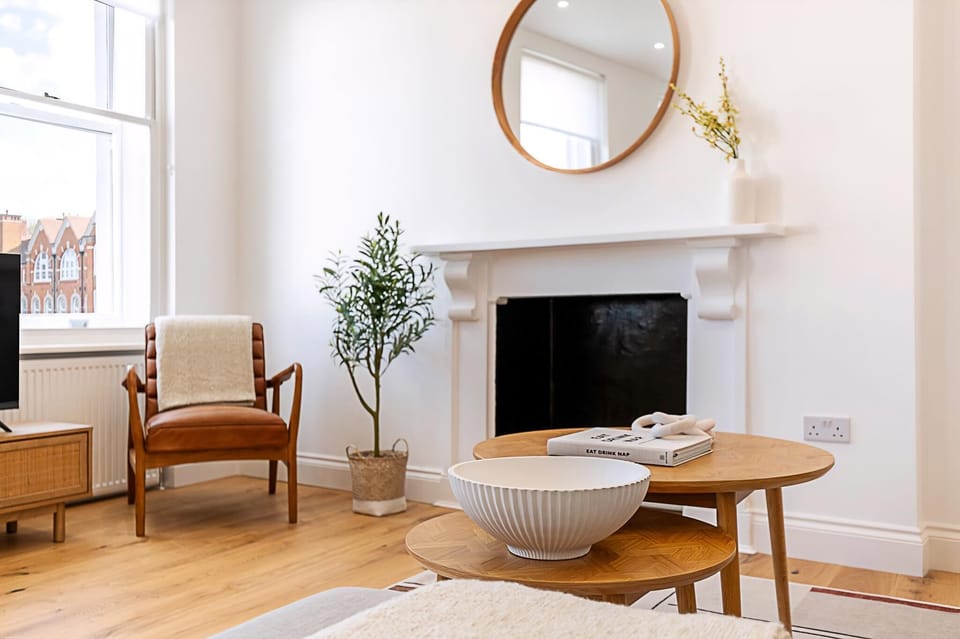 Stylish Chelsea Escape With Private Outdoor Oasis! Apartment in London